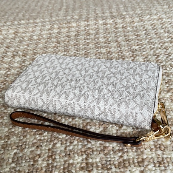 Michael Kors Jet Set Travel LG Flat MF Phone Case - Picture 7 of 16